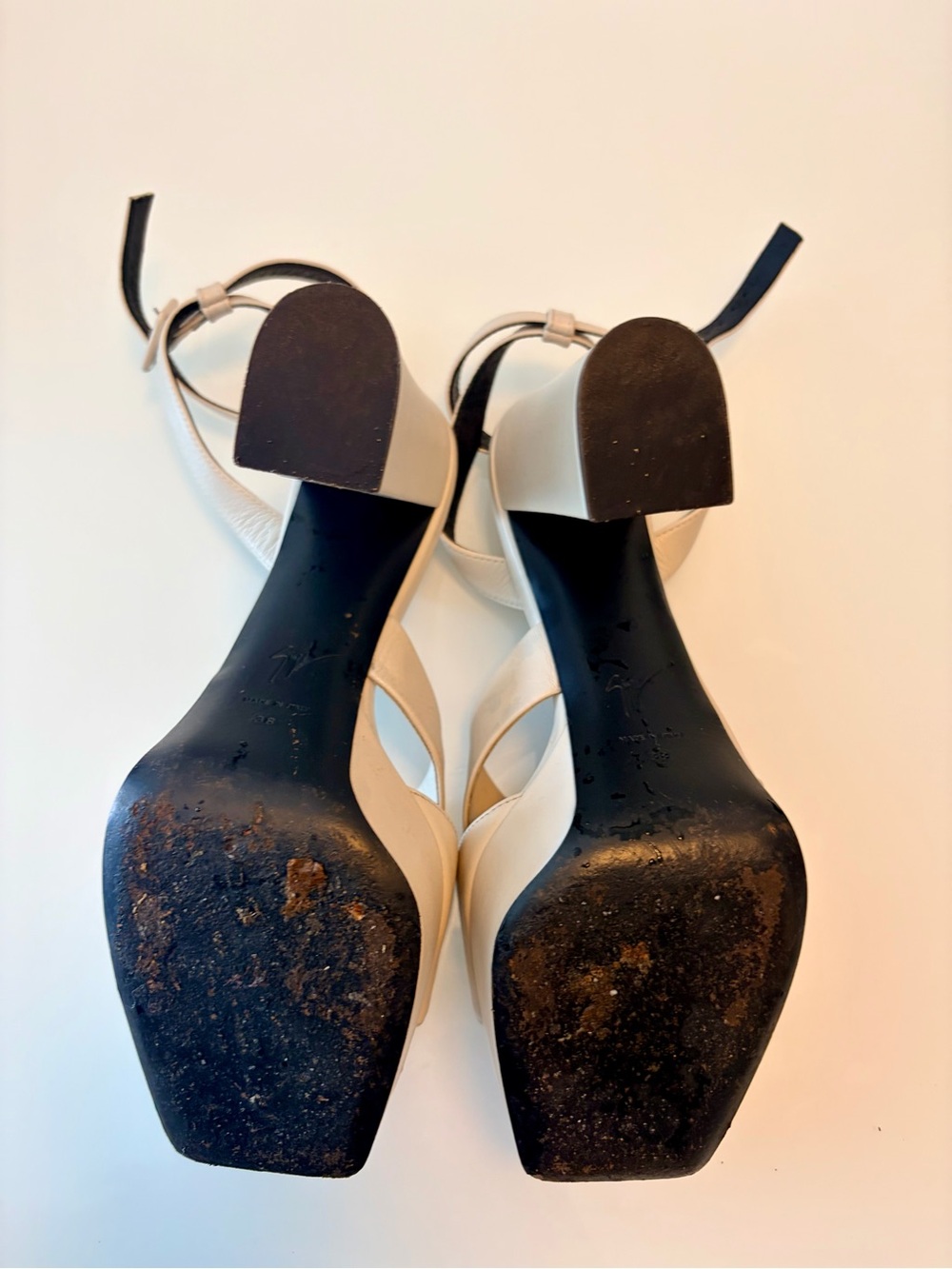 Giuseppe Zanotti Cream Leather Bow-Front Ankle Strap Heels size 38 - Picture 4 of 9
